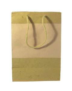 Sac à main artisanal Cameleon Exports en papier artistique assorti par tons, avec poignées en coton, idéal pour cadeaux et artisanat, fabriqué au Rajasthan - Product Image 1