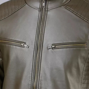 Chaqueta de Hombre de Cuero Genuino Color Oliva, Ecológica, con Logotipo Personalizado, Cuello Alto, Cierre de Cremallera, Resistente al Viento, Informal, para Primavera - Product Image 6