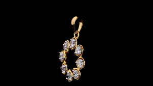 Colgante de Diamante Cultivado en Laboratorio con Halo Floral Redondo en Oro Amarillo |   Joyería Elegante para Novias y para Uso Diario - Product Image 4