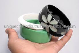 Bracelet en résine de style indien, bijoux en plastique multicolores, bracelets indiens à bon prix - Product Image 3