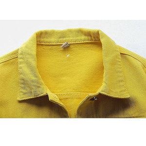 Chaqueta vaquera recortada para mujer Chaqueta vaquera informal de manga larga con dobladillo deshilachado rasgado Fabricantes Sialkot Pakistán Proveedor verificado - Product Image 3