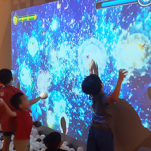 Tableau d'affichage LED interactif à projection par capteur pour café pour enfants, avec logiciel de dessin tactile, personnalisable, pour murs fantastiques et îlots étonnants - Product Image 2