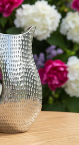 Jarrón de flores de aluminio fundido plateado martillado de lujo, maceta moderna hueca con textura, jarrón tipo jarra para decoración del hogar - Product Image 4