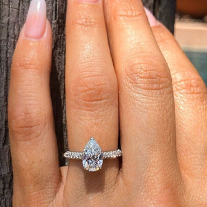 Magnifique bague solitaire en diamant blanc taille poire avec un halo caché en argent sterling pour femme - Product Image 1