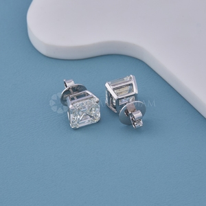 Nouvelles boucles d'oreilles en diamant de laboratoire taille princesse en or blanc pour femmes, provenant d'un fournisseur indien - Product Image 2