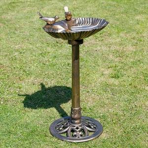 Baños para pájaros de metal de calidad garantizada que se integran perfectamente con la estética exterior moderna y tradicional. - Product Image 3