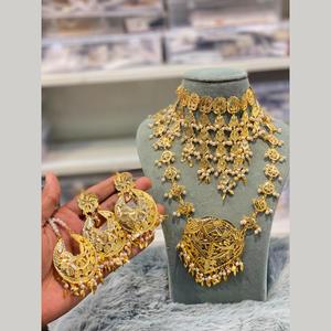 Juego de Collar y Aretes Étnicos Tradicionales Chapados en Oro con Cristales y Diamantes de Imitación para Mujer, para Bodas en Maharashtra, JeweleMarket - Product Image 1