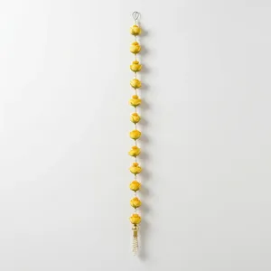 Guirlandes suspendues artisanales multicolores en forme de fleur de lotus avec perles et pompons dorés pour la décoration traditionnelle de porte, les Pooja, les mariages et les fêtes - Product Image 3