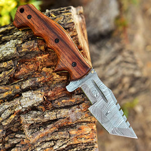 Navajas plegables para camioneros equipadas con un mecanismo de bloqueo resistente para una apertura controlada y un uso diario seguro. - Product Image 4