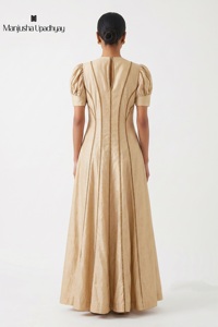 Robe en soie beige de haute qualité pour femmes, robe maxi plissée de luxe avec manches bouffantes pour les occasions spéciales - Product Image 3