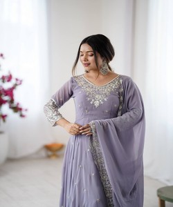 ชุดคุर्ติงานปักลายดอกไม้สีรุ้งสไตล์หรูหรา ผ้าฝ้ายสีลาเวนเดอร์ สำหรับงานเทศกาล ราคาขายส่ง - Product Image 2