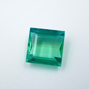 Saphir Paraiba cultivé en laboratoire, pierre précieuse 22,50 ct, facetté carré vert 15x15mm pour la fabrication de bijoux - Product Image 1