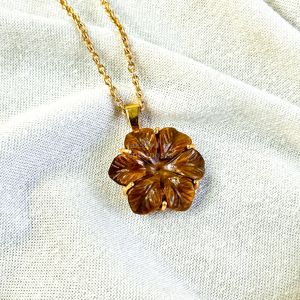 Colgante de ojo de tigre natural con forma de flor, collar de piedras preciosas talladas, elegante colgante de ojo de tigre para mujer, fabricación de joyas al por mayor - Product Image 6