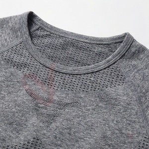 Ensemble de yoga sans couture gris pour femmes, 2 pièces, haut court à manches longues avec trous pour les pouces, leggings taille haute - Product Image 4