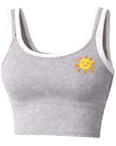 Ensemble deux pièces gris pour femme : Crop top extensible sans manches à col rond et mini-jupe taille haute moulante – Tenue d'été sportive - Product Image 2