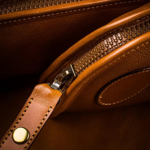 Sac à armes en cuir fabriqué en usine, très demandé, pour hommes et femmes, personnalisable avec étiquette privée. - Product Image 5