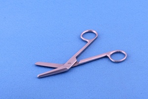 Tijeras de Episiotomía Manuales Stadler Premium Clase I, 14.5cm 22cm, Acero Inoxidable, Instrumentos Quirúrgicos de Ginecología y Obstetricia, CE ISO - Product Image 2