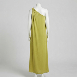 Robe longue asymétrique à une épaule en tricot couleur unie coupe ample style urbain pour soirée d'été sans manches écologique - Product Image 3