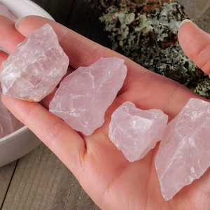 Piedras Preciosas Naturales de Cuarzo Rosa para Decoración de Uñas, Color Rosa, Tamaño Libre, Tratadas con Cera/Aceite, A K Gems - Product Image 1