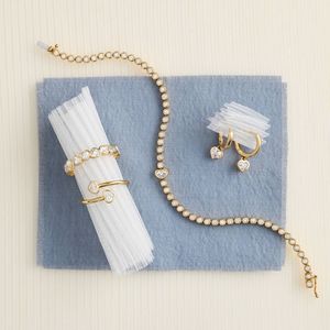 Bracelet tennis en diamants de laboratoire ronds avec cœur serti en or jaune 14 carats - Product Image 5