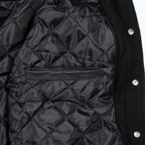 เสื้อแจ็คเก็ตเบสบอลแบบวาร์ซิตี้ ผ้าซอฟต์เชลล์ สไตล์ลำลอง สำหรับฤดูหนาว คุณภาพสูง พร้อมโลโก้สั่งทำ - Product Image 1