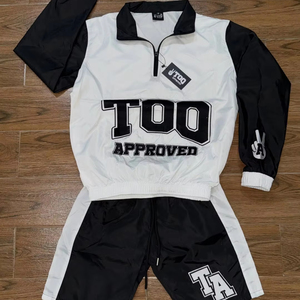 Conjunto de Chaqueta Corta Impermeable con Capucha de Dos Piezas Personalizada, Chaqueta Cortavientos con Parches y Cremallera de Nailon, Ropa Deportiva Urbana para Hombre - Product Image 1