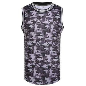 Camiseta de baloncesto sin mangas para hombre, estampado de camuflaje, camiseta sin mangas de malla transpirable, corte regular, ropa para todas las estaciones - Product Image 1