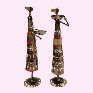 Ensemble de 2 figurines de femmes tribales traditionnelles faites à la main pour la décoration de la maison et les cadeaux festifs - Product Image 3