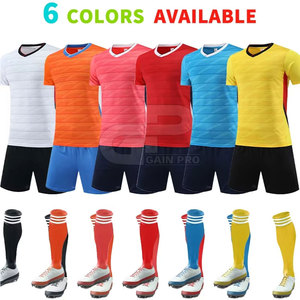 Ensemble de tenue de football pour hommes, maillot et short respirants, idéal pour les matchs de compétition et les séances d'entraînement quotidiennes - Product Image 3