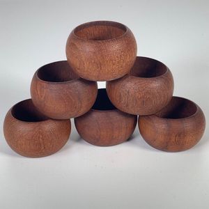 Anillo de servilleta de madera de alta gama, ideal para entornos de hostelería de lujo y eventos de primera clase. - Product Image 1