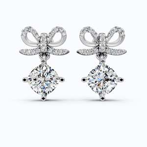 ต่างหูเพชรทรงหยดน้ำรูปโบว์ริบบิ้นทองคำ 10KT ประดับเพชรทรงคุชชั่น รับรองโดย IGI ดีไซน์ทันสมัย เหมาะสำหรับเจ้าสาว งานแต่งงาน ของขวัญ - Product Image 6