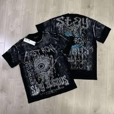 เสื้อยืดคอตตอนหนาน้ำหนักมาก พิมพ์ลายกราฟิกดวงตาแบบกอธิค "First Row Stay Famous" สีดำ สไตล์สตรีทแวร์สำหรับผู้ชาย ปี 2026 พร้อมโลโก้แบบกำหนดเอง - Product Image 3