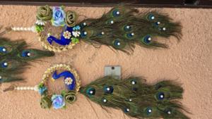 Décoration murale en plumes de paon royales avec accents floraux et perles, toran traditionnel fait main pour l'entrée de la maison - Product Image 2