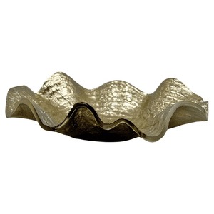Cuenco de metal dorado hecho a mano con textura agrietada, moderno y decorativo para la decoración de la mesa. - Product Image 5