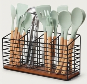 Cesta organizadora de alambre metálico negro mate premium con base de madera para uso en encimeras de cocina - Product Image 2