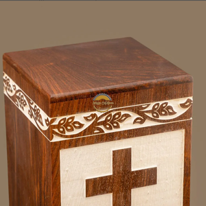 Urne funéraire artisanale chrétienne et urne funéraire en bois naturel pour cendres, urne commémorative souvenir par AYAANS - Product Image 1
