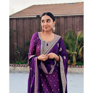 Top pour femme-Sharara et Dupatta Set avec séquence de broderie lourde pour la fête New Look - Product Image 4