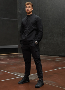 Conjunto deportivo ajustado para hombre, de algodón y poliéster, con chaqueta con cremallera y pantalones jogger, tela transpirable y elástica, ideal para el gimnasio. - Product Image 3