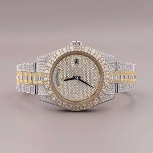Montre à quartz de luxe pour homme style hip-hop, cadran et lunette entièrement sertis de diamants, affichage date et jour, disponible à la vente en gros - Product Image 2