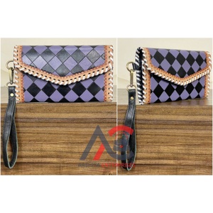 กระเป๋าสตางค์หนังวัวแท้ลายตารางหมากรุกสีดำและสีม่วงสไตล์วินเทจสำหรับผู้หญิง รุ่น New March Expo ขนาดใหญ่ จุของได้เยอะ พร้อมสายคล้องข้อมือ - Product Image 1