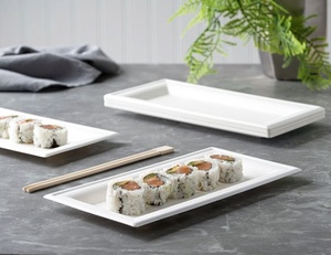 Contenant de service en bagasse écologique 425 ml pour repas combinés et restaurants à service rapide avec couvercle transparent pour camions de restauration et fourgons de traiteur - Product Image 1