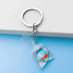 Porte-clés en résine en forme de poisson rouge, breloques pour sacs à eau, pendentifs en résine en forme de poisson - Product Image 6