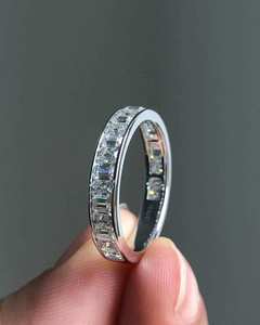 แหวนเพชรทรงเหลี่ยมมรกตเคลือบทอง 18K เพชรเพาะเลี้ยงในห้องปฏิบัติการ รับรองโดย IGI ระดับ VVS แหวนแต่งงานหรูหราสำหรับทั้งชายและหญิง - Product Image 3