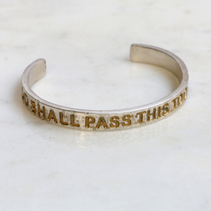 Bracelet manchette en laiton estampé à la main - Bijou avec citation inspirante - Cadeau rustique et minimaliste pour la santé mentale des femmes - Product Image 3