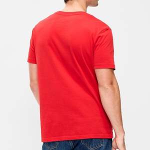 เสื้อยืดฮิปฮอปผู้ชายแบบสั่งทำพิเศษ ผ้าฟลีซโพลีเอสเตอร์ 100% ทรงปกติ รับทำโลโก้ตามสั่ง ผลิตเสื้อยืดแบบ OEM ODM เสื้อผ้าสตรีทแวร์ - Product Image 2