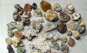 Cristales de Zeolita India Natural Mixta de Alta Calidad, Apofilita, Estilbita, Cavansita, Lote de Minerales en Bruto, Venta al por Mayor de Cristales - Product Image 2