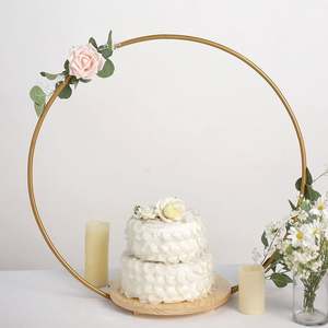Support à gâteau en bois de forme ronde, fait main, base en cercle doré avec décor floral - Product Image 5