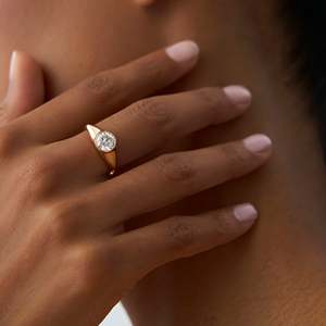 แหวนเพชรทรงกลม 1.00 กะรัต 14k เพชรเลี้ยงในห้องปฏิบัติการ - อเลน่า - Product Image 6