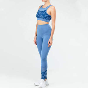 Ensemble de yoga pour femmes personnalisé à séchage rapide, taille élastique, col rond, couleur unie, logo sur le devant, ensemble 2 pièces - Product Image 2