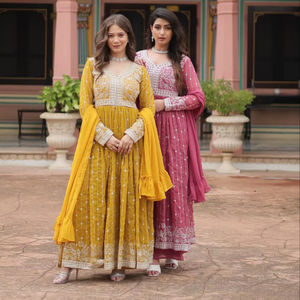 Élégant haut de fête de créateur, neuf, avec pantalon palazzo et dupatta assorti, parfait pour les occasions festives, provenant d'Inde. - Product Image 1